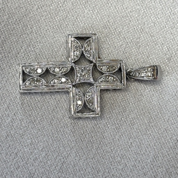 14K WHITE GOLD Pendant with Diamonds. - Picture 6 of 8